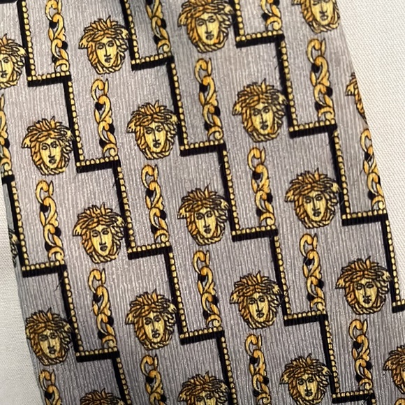 Gianni Versace classic tie - Picture 2 of 3